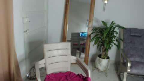 Snapshot of natzumi_mcqueen chatting on May 16, 9:24 pm Stella Mcqueen online show from May 16, 9:24 pm