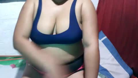 Snapshot of naughty_baby25 chatting on February 15, 10:44 am Hannah online show from February 15, 10:44 am