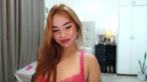 Snapshot of naughty_dreamerxxx chatting on June 22, 8:28 pm Queen Jess online show from June 22, 8:28 pm