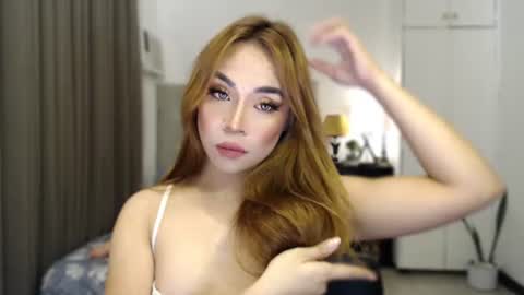 Snapshot of naughty_dreamerxxx chatting on July 15, 7:35 am Queen Jess online show from July 15, 7:35 am