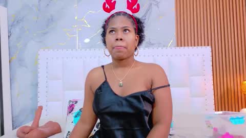 Snapshot of naughty_ebonyy chatting on December 4, 2:54 am SASHA online show from December 4, 2:54 am