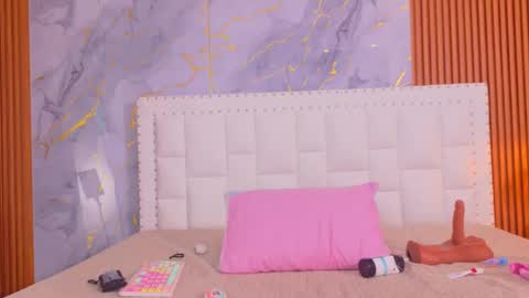 Snapshot of naughty_ebonyy chatting on December 14, 7:29 pm SASHA online show from December 14, 7:29 pm