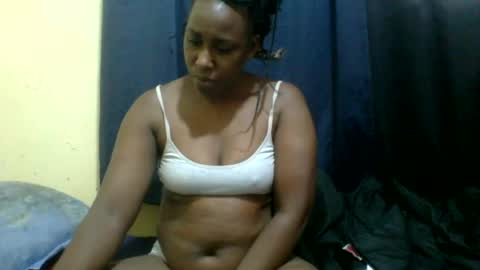 Snapshot of naughty_slender2 chatting on June 24, 1:04 am jn online show from June 24, 1:04 am