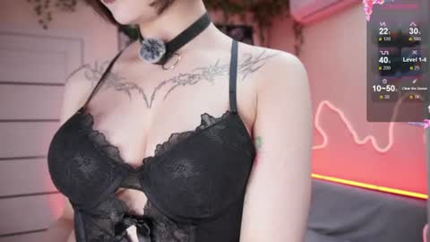 Snapshot of naughty_sparkle chatting on June 19, 12:37 am Alexa online show from June 19, 12:37 am