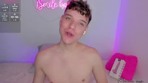Snapshot of naughty_twink_ chatting on June 18, 6:12 pm Noah online show from June 18, 6:12 pm