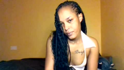 Snapshot of naughtyaura_ebony chatting on August 5, 6:49 am Bree doll online show from August 5, 6:49 am