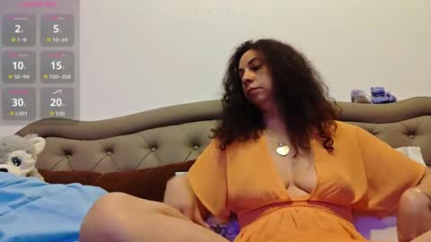 Snapshot of naughtycurls2026 chatting on May 18, 6:25 pm naughtycurls2026 online show from May 18, 6:25 pm