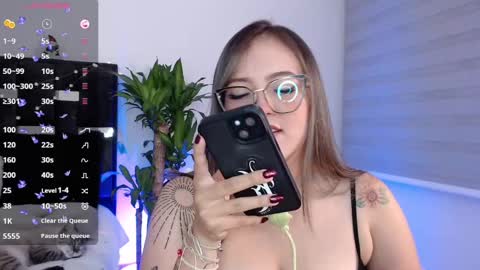 Snapshot of naughtycurvybbx chatting on December 23, 4:22 am LANAindependent model online show from December 23, 4:22 am