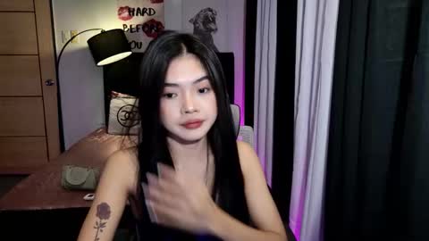 Snapshot of naughtygirl18x chatting on December 13, 7:53 pm Mitch online show from December 13, 7:53 pm