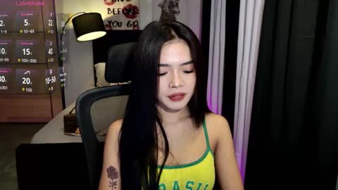 Snapshot of naughtygirl18x chatting on December 16, 6:02 pm Mitch online show from December 16, 6:02 pm