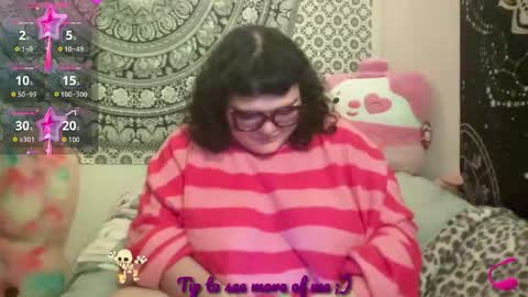 Snapshot of naughtygirl637100 chatting on December 19, 1:12 am Naughty Girl online show from December 19, 1:12 am