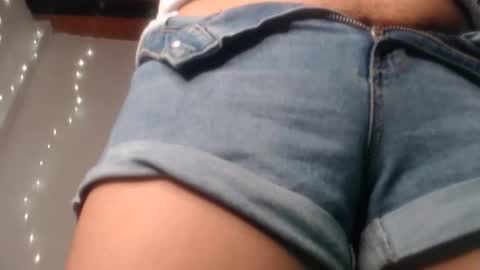 Snapshot of naughtyhotsquirt chatting on December 2, 2:23 pm Kimberly online show from December 2, 2:23 pm