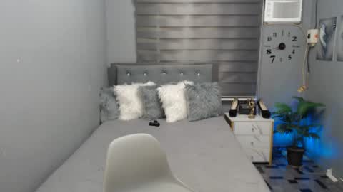 Crystal online show from February 22, 11:57 pm