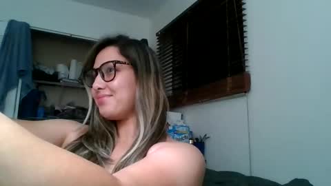 naughtynadia52 online show from March 19, 4:49 am