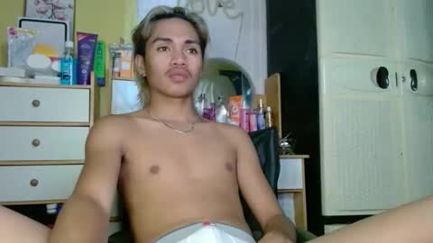 naughtyperfectasian4u online show from April 3, 8:29 pm