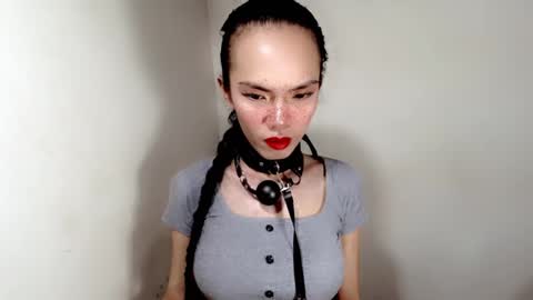 Snapshot of naughtypetiteangel chatting on November 20, 9:31 am naughtypetiteangel online show from November 20, 9:31 am