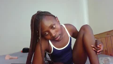 Snapshot of naughtyqueen12 chatting on December 16, 6:40 am naughtyqueen12 online show from December 16, 6:40 am