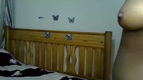 Snapshot of naughytwinxx chatting on December 15, 9:46 am naughytwinxx online show from December 15, 9:46 am