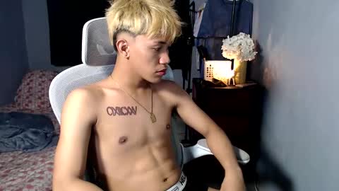 Snapshot of naugthyboyloy chatting on December 15, 2:43 pm Loy online show from December 15, 2:43 pm