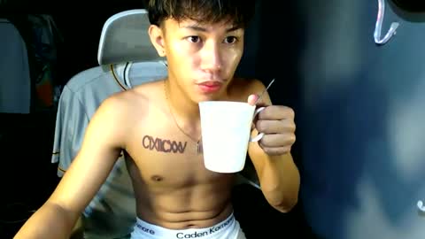 Loy online show from May 18, 7:31 pm
