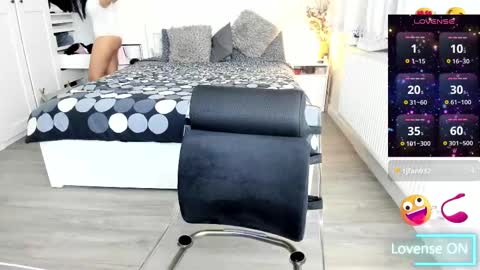 Snapshot of nauty_leila chatting on February 18, 6:59 am KimBeee online show from February 18, 6:59 am