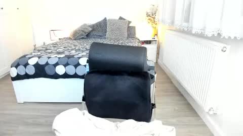 Snapshot of nauty_leila chatting on February 20, 6:28 am KimBeee online show from February 20, 6:28 am