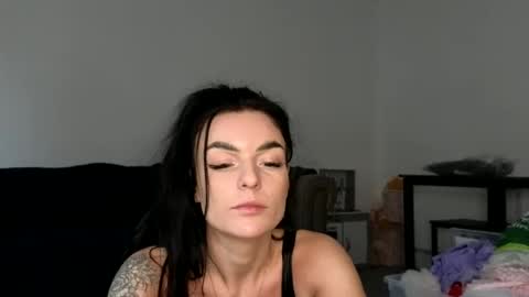 Snapshot of navyrayne chatting on January 20, 1:53 pm Navyrein online show from January 20, 1:53 pm