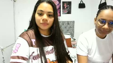nay_and_aleja online show from June 25, 7:07 pm