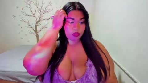 Snapshot of nayara_hinny chatting on June 15, 12:02 am nayara_hinny online show from June 15, 12:02 am