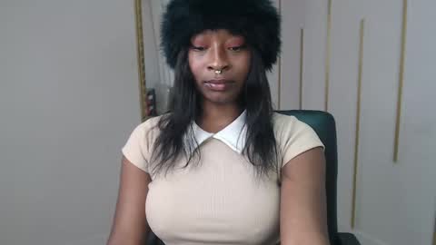 Snapshot of nayariskaya chatting on May 5, 4:04 pm Nayaris 3 online show from May 5, 4:04 pm