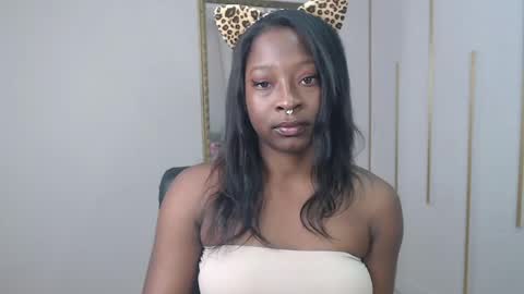 Snapshot of nayariskaya chatting on May 7, 3:39 pm Nayaris 3 online show from May 7, 3:39 pm
