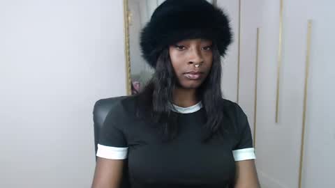 Snapshot of nayariskaya chatting on May 13, 4:04 pm Nayaris 3 online show from May 13, 4:04 pm