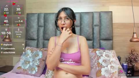 Snapshot of nayecloud chatting on September 19, 3:56 pm Naye online show from September 19, 3:56 pm