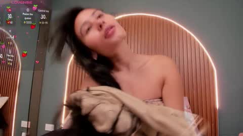 Snapshot of nayecloud chatting on October 30, 4:14 am Naye online show from October 30, 4:14 am