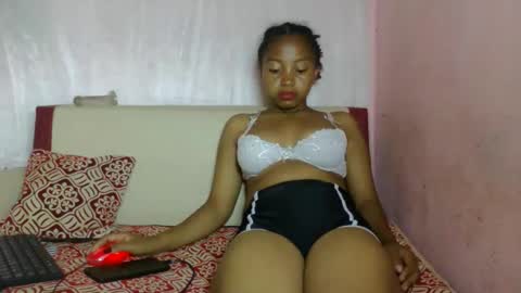 nayrah12 online show from December 2, 9:10 pm