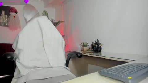 Snapshot of nebetcolin chatting on January 17, 10:23 pm Hellen online show from January 17, 10:23 pm