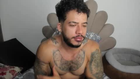 Snapshot of neeii chatting on November 10, 10:47 am Nei turn green online show from November 10, 10:47 am