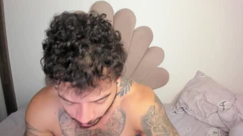 Snapshot of neeii chatting on November 18, 10:52 am Nei turn green online show from November 18, 10:52 am