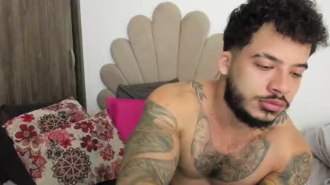 Snapshot of neeii chatting on December 2, 12:49 am Nei turn green online show from December 2, 12:49 am