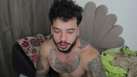 Snapshot of neeii chatting on December 14, 12:54 pm Nei turn green online show from December 14, 12:54 pm