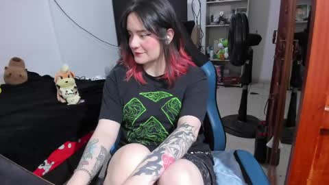 Geek Nicole    im Neeko UwU online show from April 26, 6:38 pm