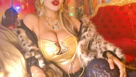 nefertari8 online show from June 22, 1:18 am