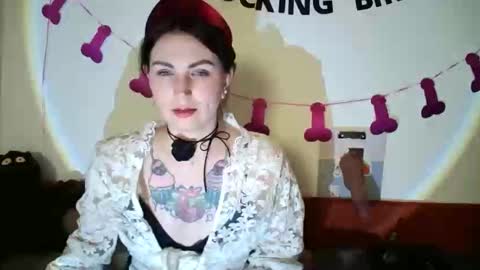 nefertiti_queen online show from February 18, 10:39 pm