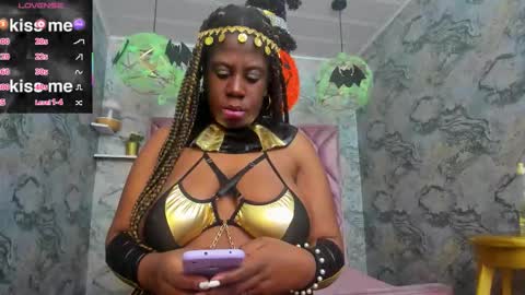 Snapshot of neffertiry_ebonny chatting on November 1, 4:47 am Nefer online show from November 1, 4:47 am