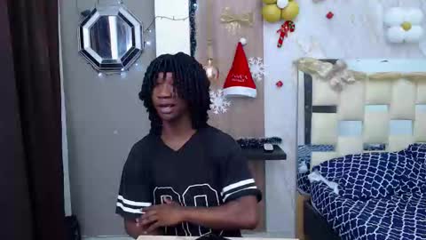Snapshot of negga_cum chatting on December 17, 1:06 pm NEGGA online show from December 17, 1:06 pm