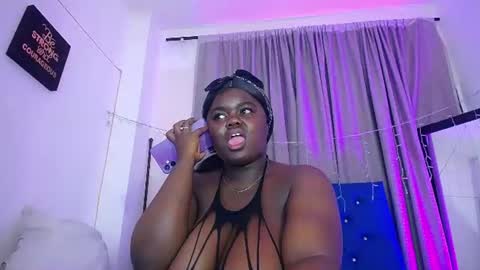 Snapshot of neighbor_ebony chatting on July 5, 4:19 am CHIKY online show from July 5, 4:19 am