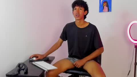 Snapshot of neitan_miller chatting on May 14, 6:53 am neitan online show from May 14, 6:53 am