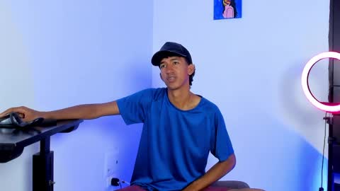 Snapshot of neitan_miller chatting on May 23, 5:01 am neitan online show from May 23, 5:01 am
