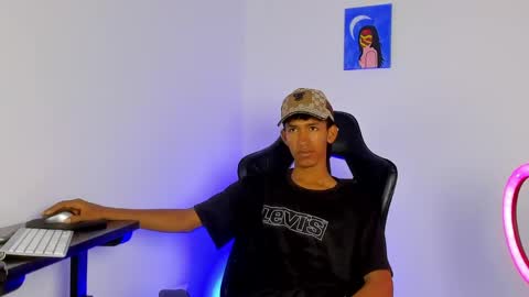 Snapshot of neitan_miller chatting on June 1, 1:35 pm neitan online show from June 1, 1:35 pm