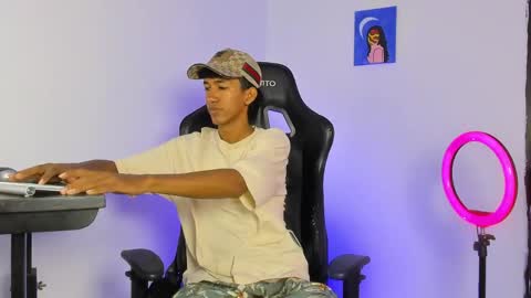 Snapshot of neitan_miller chatting on June 2, 1:24 pm neitan online show from June 2, 1:24 pm